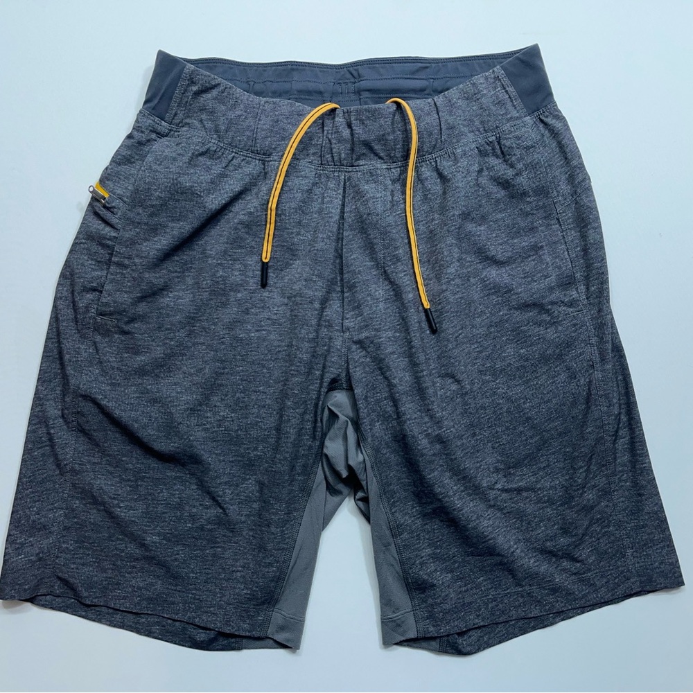 Lululemon T.H.E. Short Mens Size Medium Gray Luxtreme Liner 9” Inseam